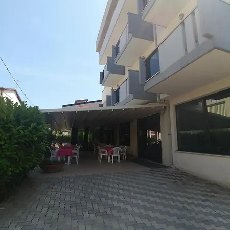 La Perla 3*